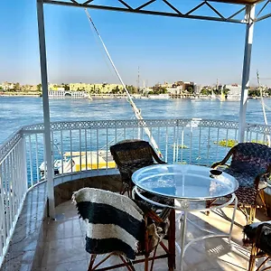 https://full-moon-house.hotels-luxor-egypt.com